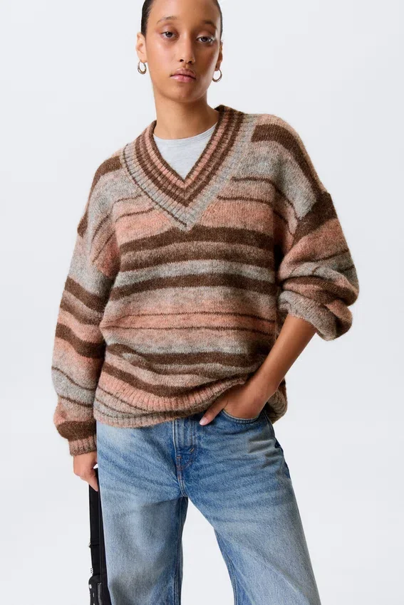 Jerséu de punto oversize con cuello en V – Rayas marrones y naranjas Jerséu de punto oversize con cuello en V – Rayas marrones y naranjas