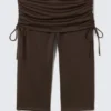 Leggings capri de talle bajo con fruncidos – Marrón oscuro Leggings capri de talle bajo con fruncidos – Marrón oscuro