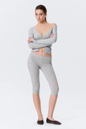 Leggings capri de talle medio y tejido suave – Gris jaspeado