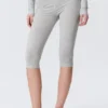 Leggings capri de talle medio y tejido suave – Gris jaspeado Leggings capri de talle medio y tejido suave – Gris jaspeado