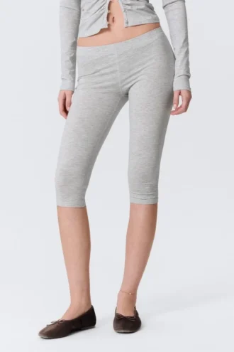 Leggings capri de talle medio y tejido suave – Gris jaspeado