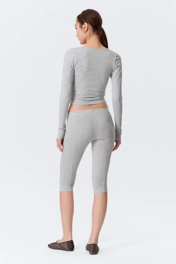 Leggings capri de talle medio y tejido suave – Gris jaspeado Leggings capri de talle medio y tejido suave – Gris jaspeado