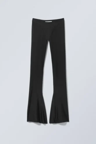 Leggings de nailon con bajo acampanado y abertura – Negro