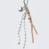 Llavero con múltiples colgantes – Cordón blanco/beige Llavero con múltiples colgantes – Cordón blanco/beige