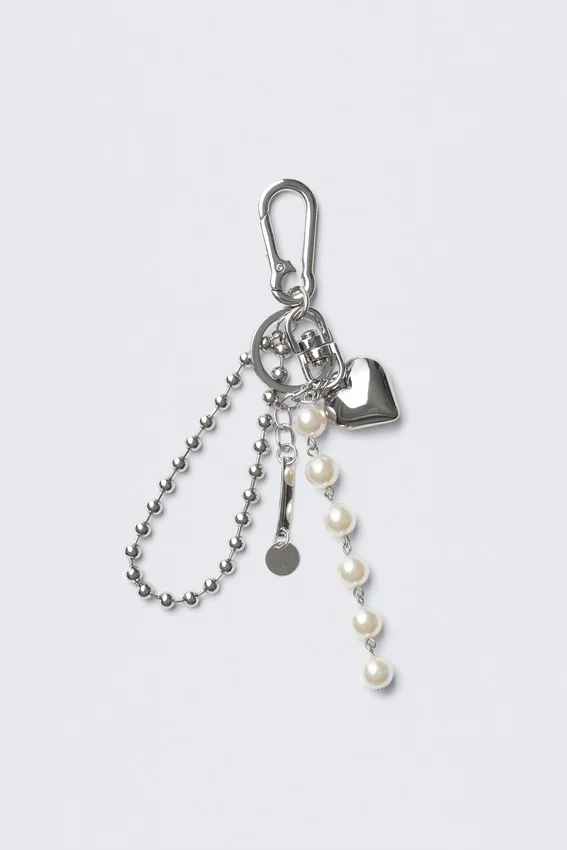 Llavero con varios colgantes – Metal/Perlas Llavero con varios colgantes – Metal/Perlas