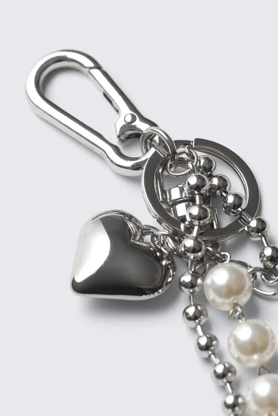 Llavero con varios colgantes – Metal/Perlas Llavero con varios colgantes – Metal/Perlas