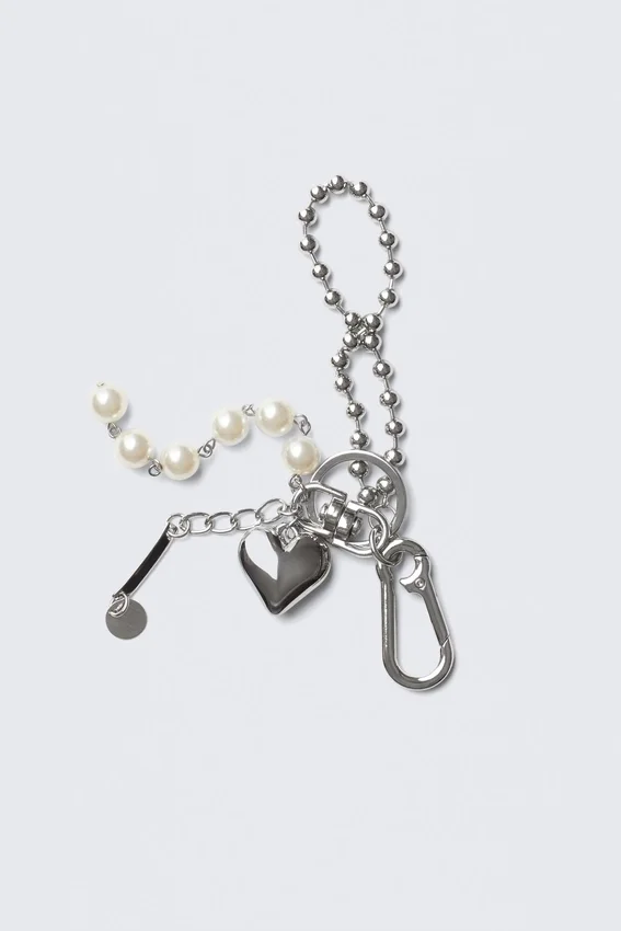 Llavero con varios colgantes – Metal/Perlas Llavero con varios colgantes – Metal/Perlas