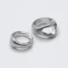 Lote de 2 anillos esculturales de gran tamaño – Plata empolvada Lote de 2 anillos esculturales de gran tamaño – Plata empolvada