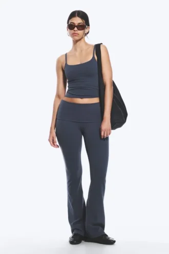 Mallas de yoga acampanadas con cintura doblada – Azul oscuro