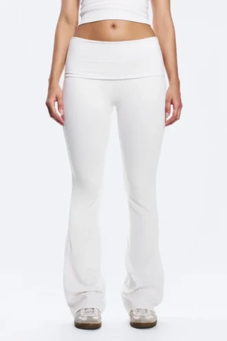 Mallas de yoga acampanadas con cintura doblada – Blanco