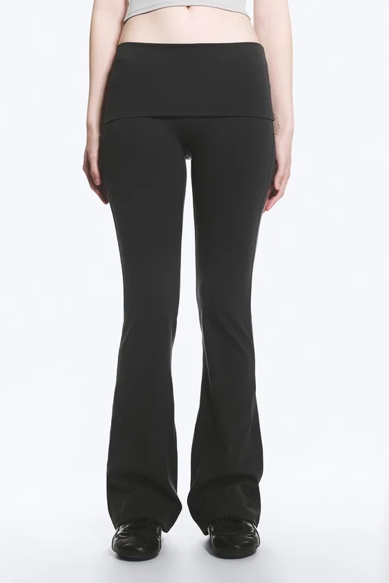 Mallas de yoga acampanadas con cintura doblada – Gris oscuro Mallas de yoga acampanadas con cintura doblada – Gris oscuro