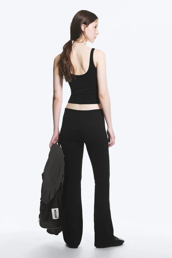 Mallas de yoga acampanadas con cintura doblada – Negro Mallas de yoga acampanadas con cintura doblada – Negro