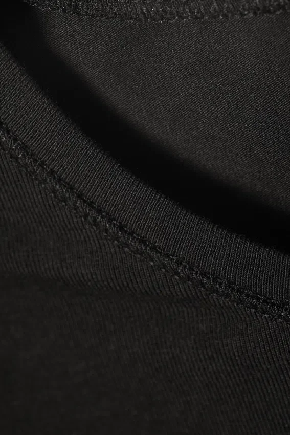 Manga larga de corte ajustado – Negro Manga larga de corte ajustado – Negro