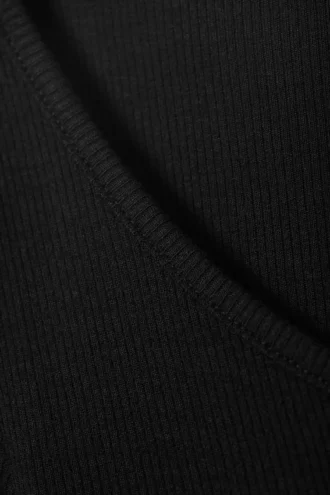 Mini camiseta Henley de canalé – Negro