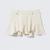 Mini falda asimétrica de sarga con flecos – Blanco roto Mini falda asimétrica de sarga con flecos – Blanco roto