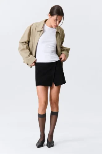 Mini falda cruzada de ante – Negro