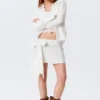 Mini falda cruzada de talle bajo con detalle de lazo – Blanco roto Mini falda cruzada de talle bajo con detalle de lazo – Blanco roto