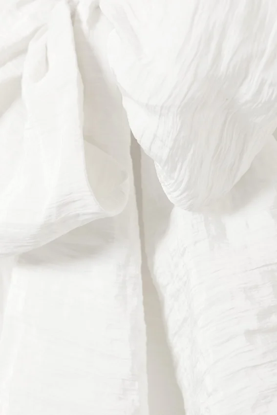 Mini falda cruzada de talle bajo con detalle de lazo – Blanco roto Mini falda cruzada de talle bajo con detalle de lazo – Blanco roto