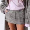Mini falda de traje ajustada de talle bajo – A cuadros blancos