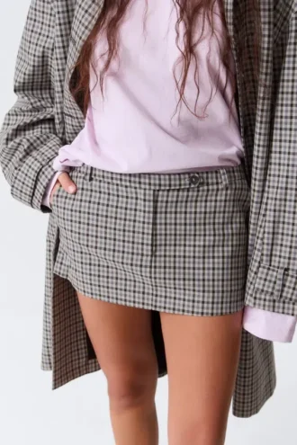 Mini falda de traje ajustada de talle bajo – A cuadros blancos
