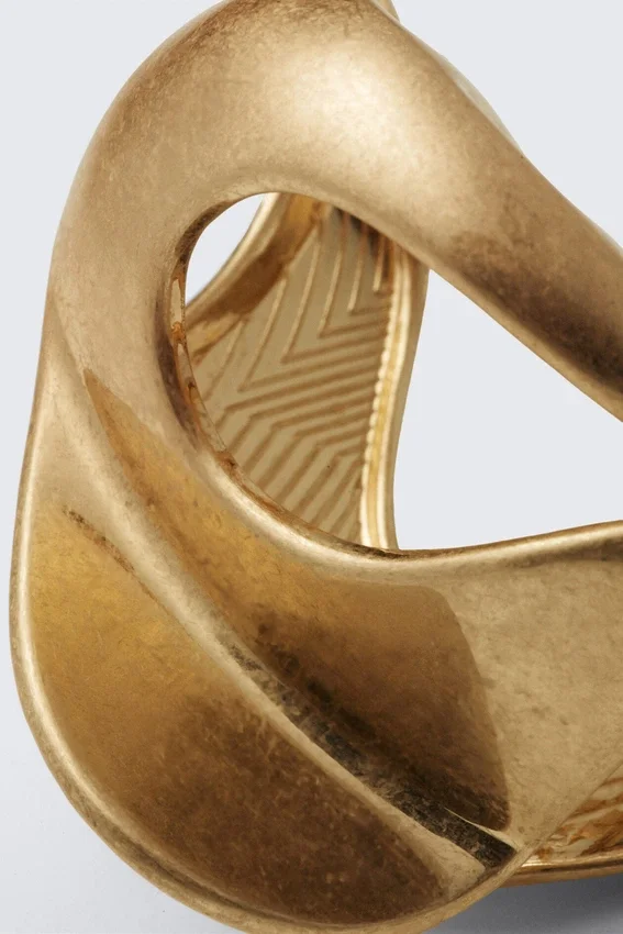 Mini pinza para el pelo escultural – Dorado cálido Mini pinza para el pelo escultural – Dorado cálido