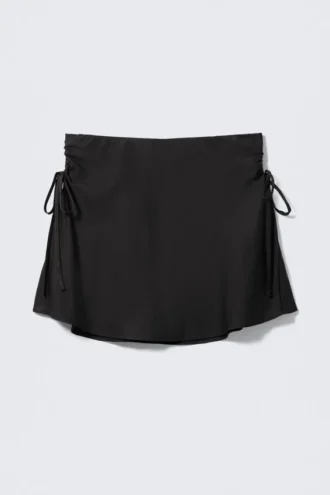 Minifalda con fruncidos y cordón – Negro
