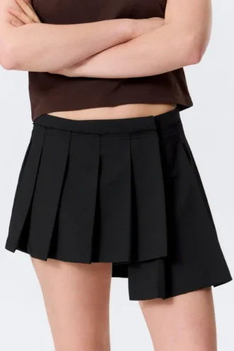 Minifalda cruzada plisada asimétrica – Negro