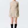 Minifalda plisada con tachuelas – Beige Minifalda plisada con tachuelas – Beige