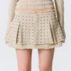 Minifalda plisada con tachuelas – Beige Minifalda plisada con tachuelas – Beige
