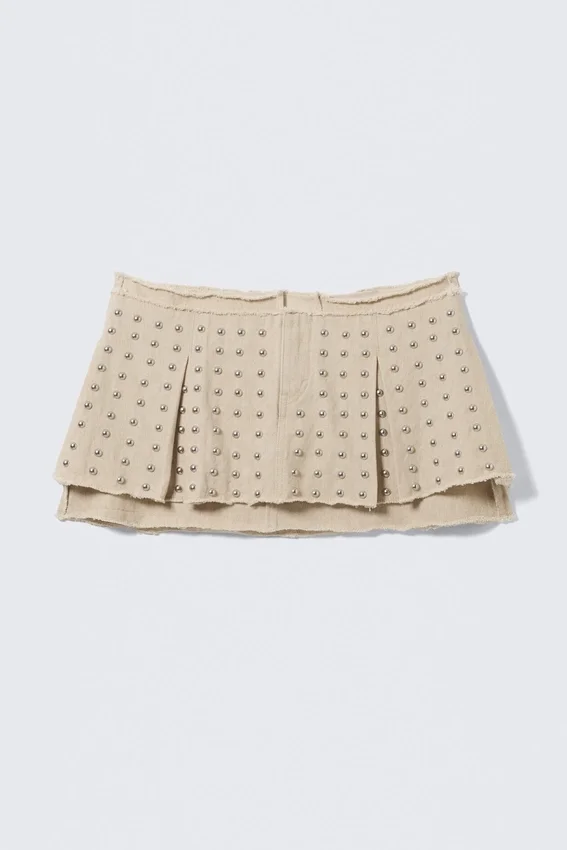 Minifalda plisada con tachuelas – Beige Minifalda plisada con tachuelas – Beige
