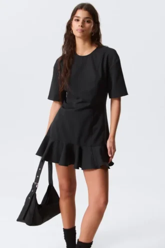 Minivestido ajustado y acampanado – Negro