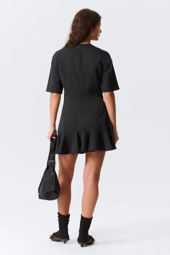 Minivestido ajustado y acampanado – Negro Minivestido ajustado y acampanado – Negro