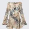 Minivestido asimétrico de manga larga de satén – Beige – Estampado de piel de serpiente Minivestido asimétrico de manga larga de satén – Beige – Estampado de piel de serpiente