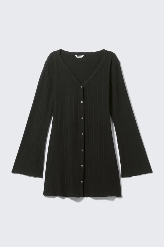 Minivestido de manga larga con cuello en V – Negro Minivestido de manga larga con cuello en V – Negro