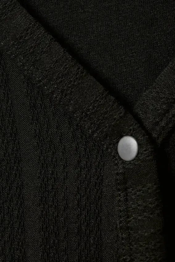 Minivestido de manga larga con cuello en V – Negro Minivestido de manga larga con cuello en V – Negro