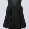 Minivestido fluido con cuello en V – Negro Minivestido fluido con cuello en V – Negro