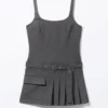 Minivestido plisado con cinturón – Gris oscuro Minivestido plisado con cinturón – Gris oscuro
