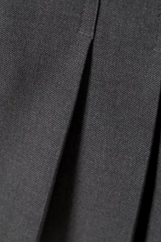 Minivestido plisado con cinturón – Gris oscuro Minivestido plisado con cinturón – Gris oscuro
