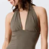 Minivestido sin mangas con cuello halter – Dark Mole Minivestido sin mangas con cuello halter – Dark Mole
