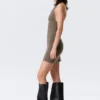 Minivestido sin mangas con cuello halter – Dark Mole Minivestido sin mangas con cuello halter – Dark Mole