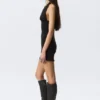 Minivestido sin mangas con cuello halter – Negro Minivestido sin mangas con cuello halter – Negro