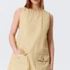Minivestido tipo pichi de lona de algodón de estilo utilitario – Amarillo claro
