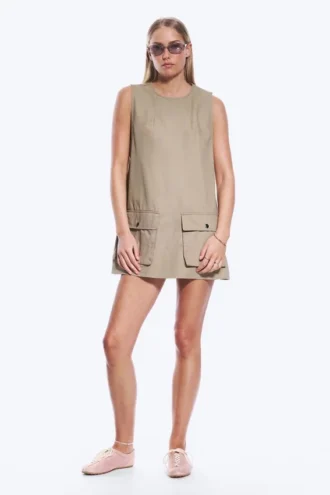 Minivestido tipo pichi de lona de algodón de estilo utilitario – Beige