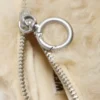 Monedero mini con cremallera de piel sintética – Beige Monedero mini con cremallera de piel sintética – Beige