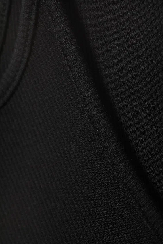 Mono ajustado de canalé – Negro Mono ajustado de canalé – Negro