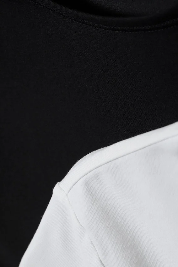 Pack de 2 camisetas de corte ajustado – Negro y blanco Pack de 2 camisetas de corte ajustado – Negro y blanco