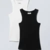 Pack de 2 camisetas de tirantes ajustadas de canalé – Blanco y negro Pack de 2 camisetas de tirantes ajustadas de canalé – Blanco y negro