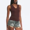 Pack de 2 camisetas de tirantes de cuello en V acanaladas – Rojo oscuro Pack de 2 camisetas de tirantes de cuello en V acanaladas – Rojo oscuro