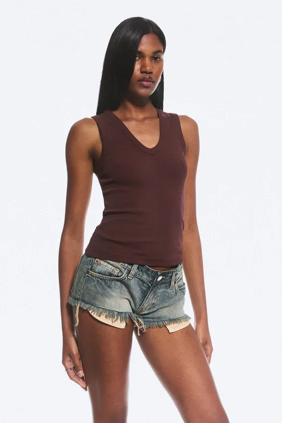 Pack de 2 camisetas de tirantes de cuello en V acanaladas – Rojo oscuro Pack de 2 camisetas de tirantes de cuello en V acanaladas – Rojo oscuro