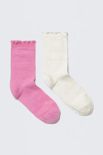 Pack de 2 pares de calcetines con volantes y estampado floral – Rosa y blanco